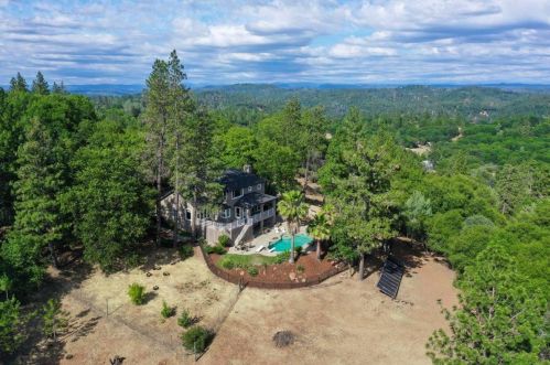 20616 Pyerenees Ct, Grass Valley, CA 95949-9580