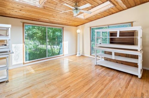 24 Twin Hills Rd, Stamford CT  06903-4614 exterior