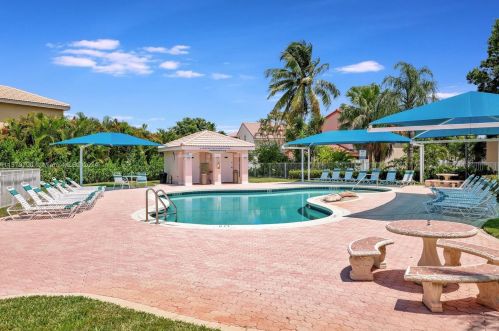 2728 177th Ave, Hollywood FL  33029-5142 exterior