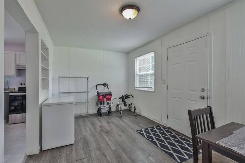 7404 Dixie Hwy, Florence KY  41042-2515 exterior