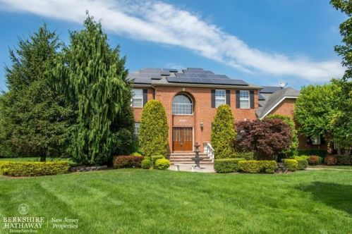 520 Hartshorne Ct, East Freehold, NJ 07728-8214