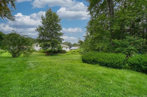 32 Maple View Dr, Waterbury CT  06716-1643 exterior