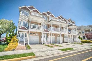 301 Poplar Ave, Wildwood Crest, NJ 08260-5273