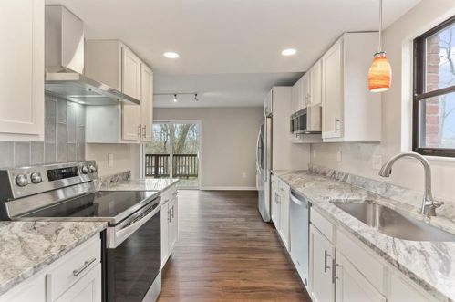 328 Woodbridge Dr, Pittsburgh, PA 15237-3360