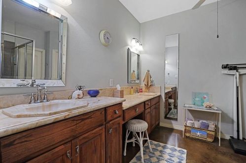 707 Main St, Waxahachie TX  75165-3233 exterior