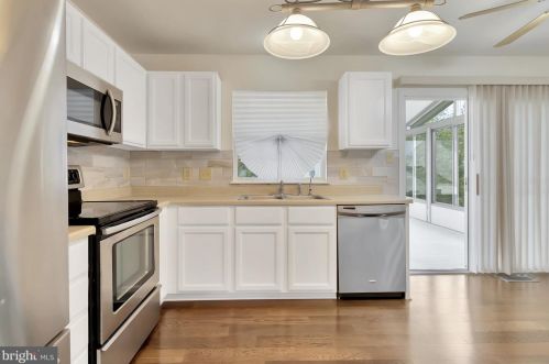 6 Terry Ct, New Castle DE  19720-7697 exterior