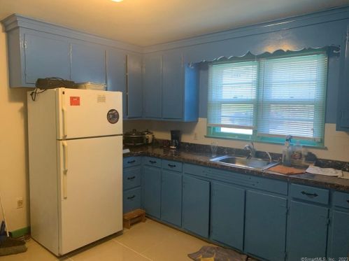 12 Walnut Dr, Uncasville, CT 06382-1220