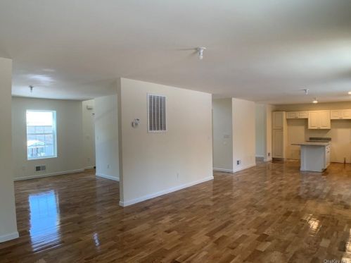 34 Picadilly Cir, Rock Hill NY  12775-6406 exterior