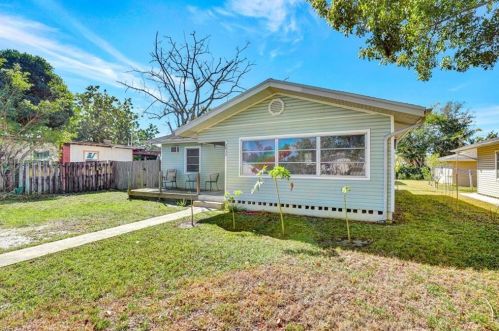 2432 Washington Ave, Naples, FL 34112-4659
