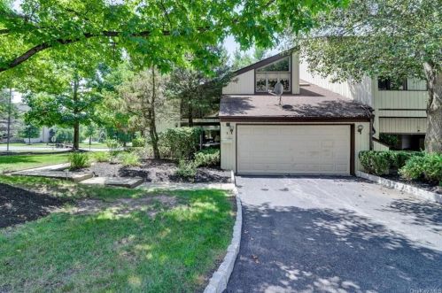 1 Bannock Ct, Airmont, NY 10901-4143