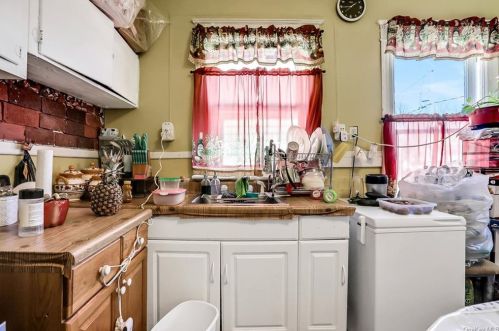 33 Manitou Ave, Poughkeepsie NY  12603-2731 exterior