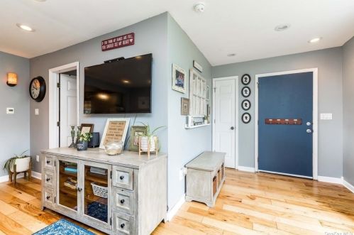 755 Hancock Pl, North Lindenhurst NY  11757-6904 exterior