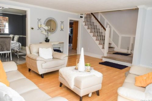 20 Harrison St, Garnerville, NY 10923-1408