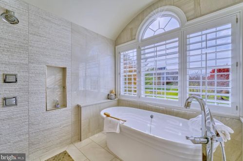 40280 Spectacular Bid Pl, Leesburg VA  20176-7173 exterior