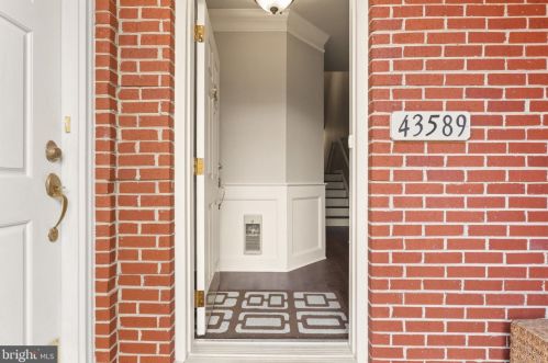 43589 Mcdowell Sq, Leesburg VA  20176-6528 exterior