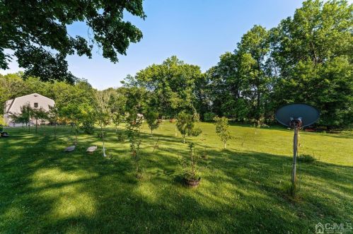 19 Allens Corner Rd, Flemington NJ  08822-5620 exterior