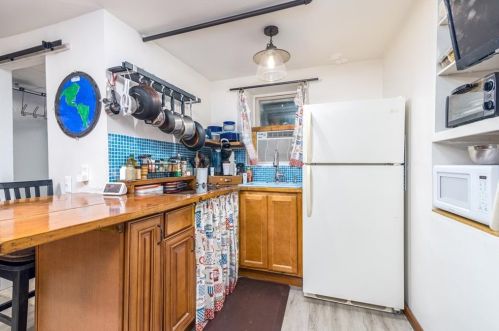 9 Ashby St, Providence RI 02919-6604 exterior