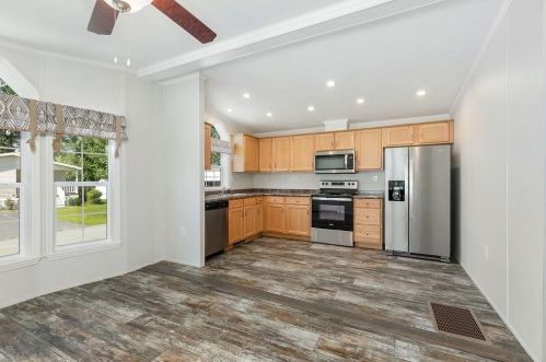 53 Hagop Rd, Salem NH 03079-3709 exterior