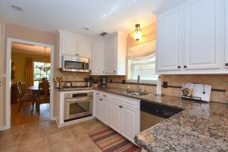 1122 Creekmont Dr, Houston TX  77091-5511 exterior