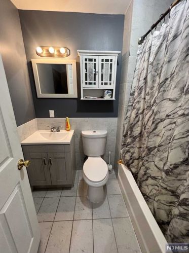 26 38 St, Irvington NJ 07111-1203 exterior