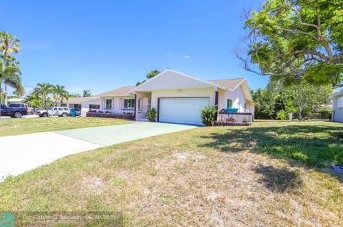 326 13th Ave, Boynton Beach, FL 33435-3129