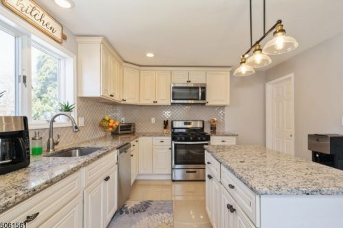 55 Charles St, Roselle Park NJ  07204-2258 exterior