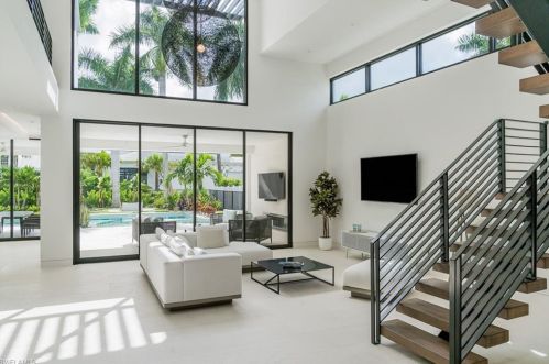 376 1st Ave, Naples FL  34102-5905 exterior