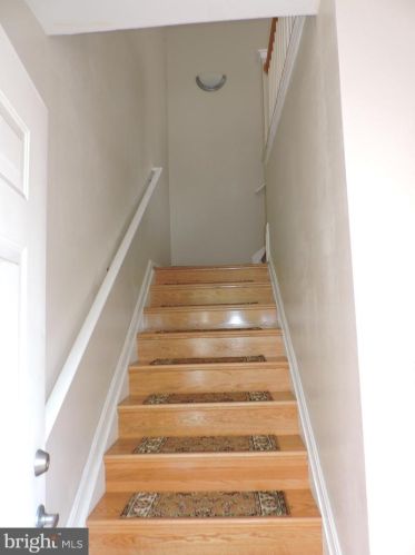 8110 Anna Ct, Falls Church, VA 22042-1245