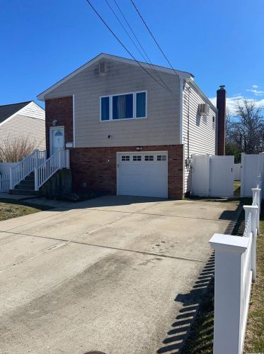 73 Marine Ave, North Lindenhurst, NY 11757-6818