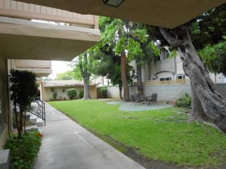 2424 Mohawk St, Pasadena CA  91107-4203 exterior