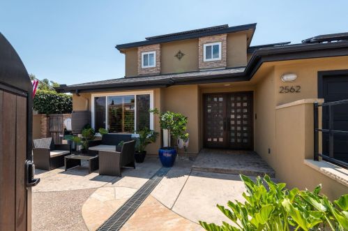 2562 Grandview St, San Diego CA 92110-1031 exterior