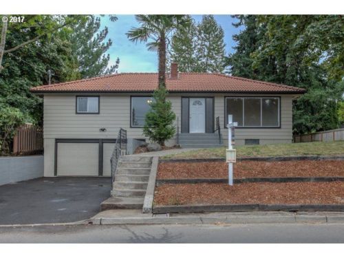 562 Settlemier Ave, Woodburn, OR 97071-5502