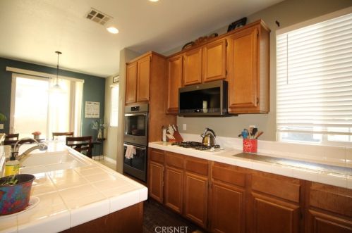 5823 Spice St, Lancaster CA  93536-2348 exterior