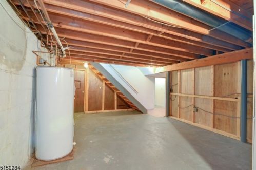 6 Sandra Rd, East Amwell Township NJ  08551-1009 exterior