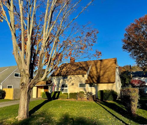 49 Cobalt Ln, Westbury, NY 11590-5705