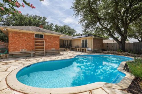 7507 Cliffbrook Dr, Dallas TX  75254-8012 exterior