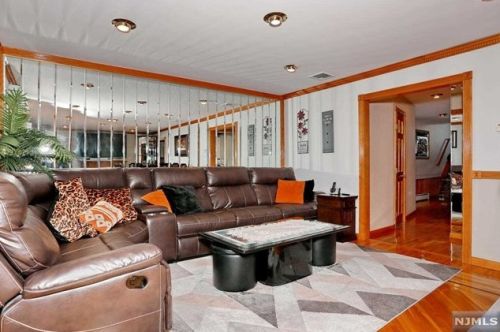 19 Elmhurst St, Elmwood Park NJ  07407-1320 exterior