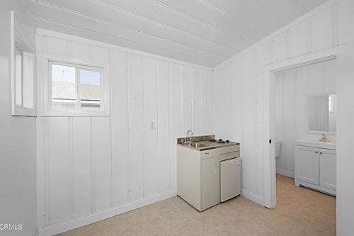 527 Mckinley Ave, Oxnard CA  93030-3661 exterior