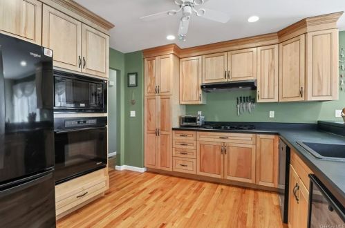 42 Miriam Dr, Warwick NY  10990-3516 exterior