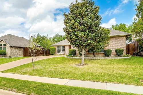 10516 Stonehill Dr, Fort Worth, TX 76126-4547