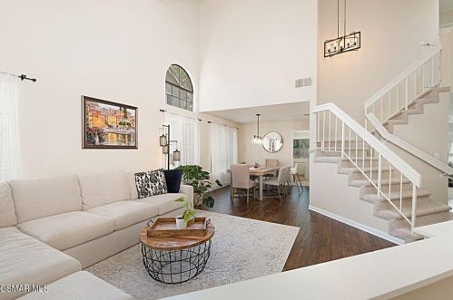 4202 Lost Springs Dr, Calabasas CA  91301-5326 exterior