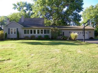 3095 Carr Hill Rd, Columbus, IN 47201-5081