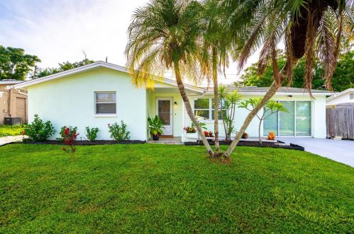 1539 Plum Tree Rd, Tarpon Springs, FL 34690-6149