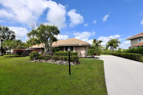19 Dunbar Rd, West Palm Beach, FL 33418-6824