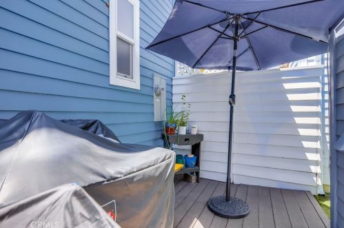 24 Bolivar St, Newport Beach CA  92663-4420 exterior