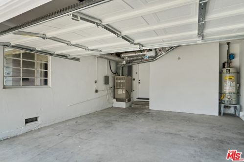 14147 Leadwell St, Van Nuys CA  91405-2440 exterior