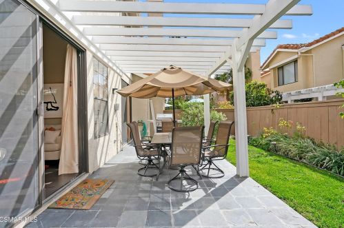 4766 Castello Way, Calabasas CA  91377-5500 exterior