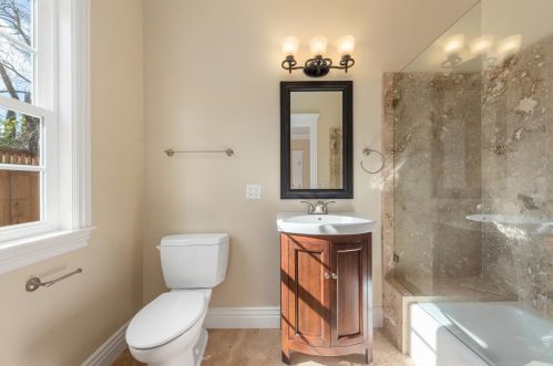 1916 Hull Ave, Redwood City CA  94061-3315 exterior