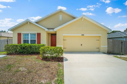 1050 Dartmouth Ave, Fort Pierce, FL 34953-8516