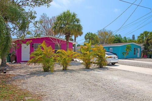 826 108th Ave, Naples, FL 34108-1878